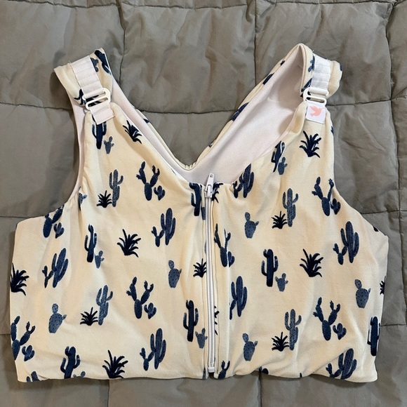 Brilliant Contours Other - brilliant contours cactus print fully adjustable sports bra size large